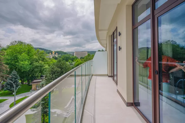 Номер «Делюкс Элегант DBL» в санатории Источник в городе Кисловодск - фотография